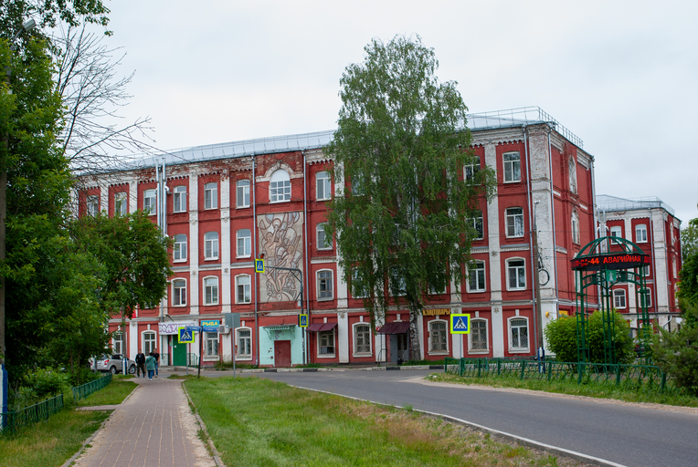 Улица Н. И. Зимина 8, Рабочая казарма)